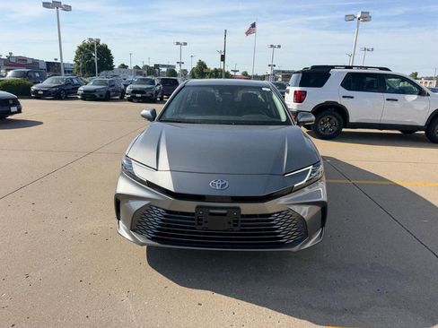Used 2026 Toyota Camry XLE FWD image 7