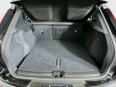 Used 2025 Volvo XC40 B5 Plus image 30