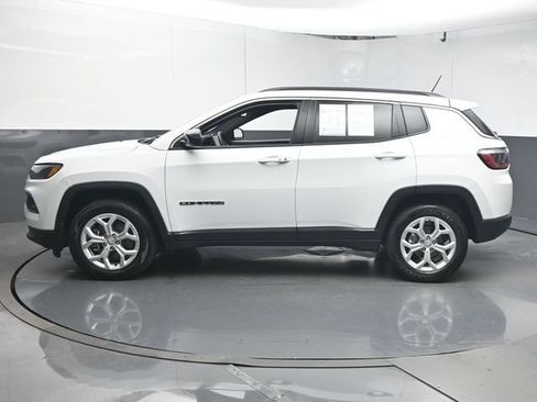 Used 2024 Jeep Compass Latitude AWD/4WD image 5