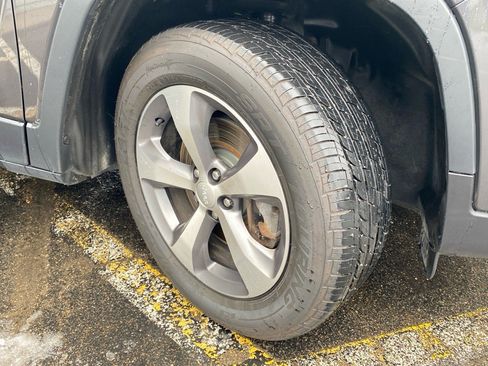 Used 2022 Jeep Cherokee Limited image 27