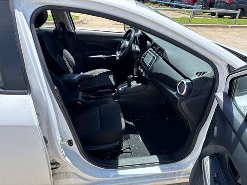Used 2022 Nissan Versa S FWD image 14