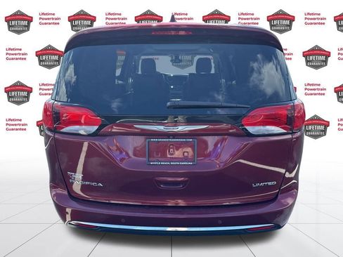 Used 2017 Chrysler Pacifica Limited image 6