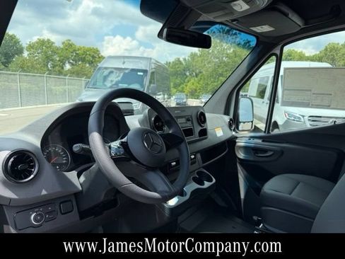 Used 2026 Mercedes-Benz Sprinter 2500 image 10