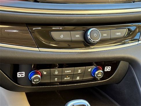 Used 2019 Buick Enclave Essence image 27