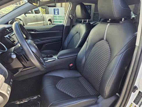 Used 2020 Toyota Camry SE image 9