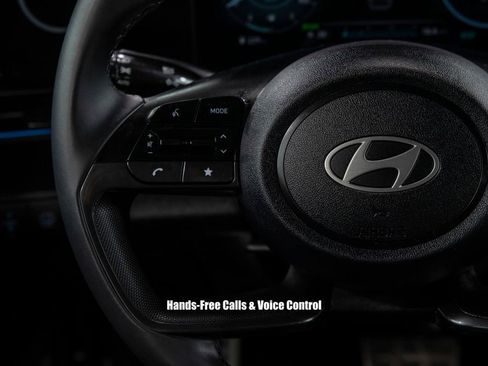 Used 2025 Hyundai Elantra SEL image 21