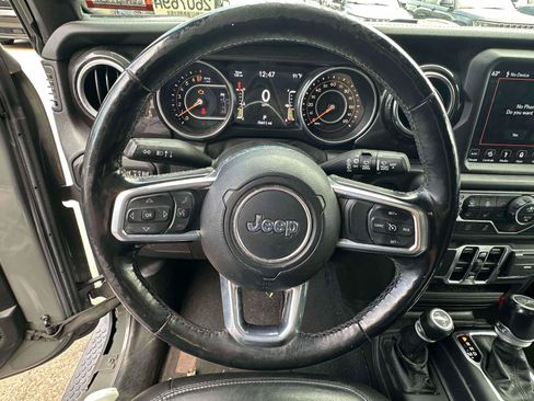 Used 2020 Jeep Wrangler Unlimited Sahara AWD/4WD image 12