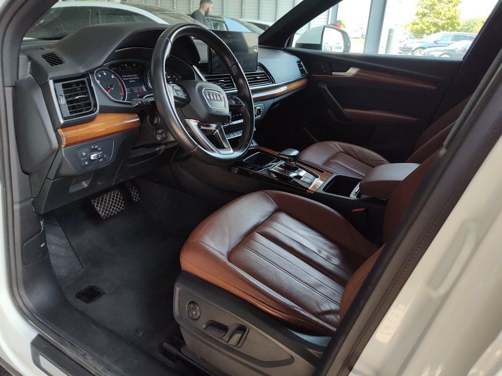 Used 2022 Audi Q5 2.0T Premium w/ Convenience Package AWD/4WD image 2