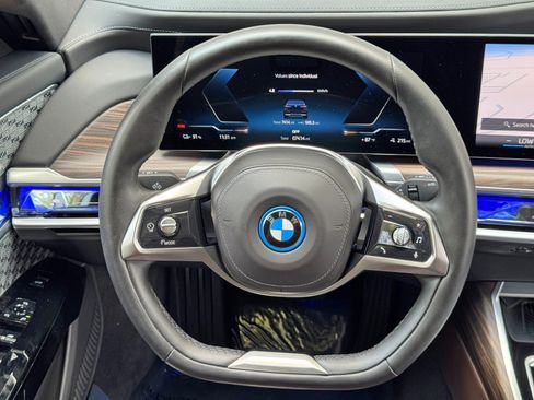 Used 2023 BMW i7 xDrive60 w/ Executive Package 2 AWD/4WD image 22
