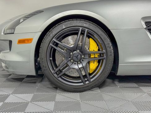 Used 2011 Mercedes-Benz SLS AMG Coupe image 19