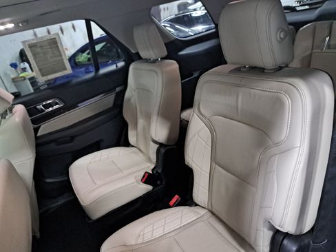 Used 2018 Ford Explorer Platinum AWD/4WD image 14