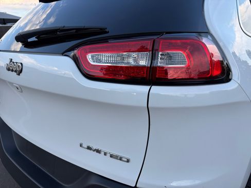 Used 2017 Jeep Cherokee Limited AWD/4WD image 31