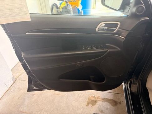 Used 2021 Jeep Grand Cherokee Limited AWD/4WD image 9