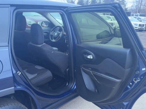 Used 2016 Jeep Cherokee Sport image 20