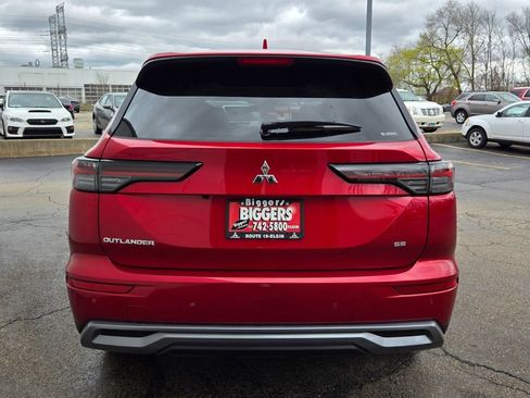 New 2025 Mitsubishi Outlander SE image 13