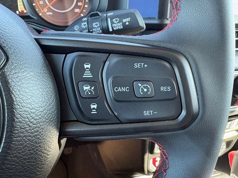 Used 2025 Jeep Wrangler Unlimited Rubicon AWD/4WD image 18