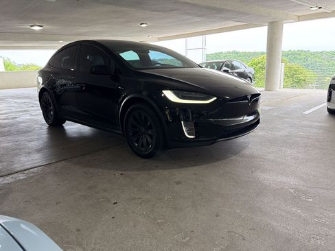 Used 2018 Tesla Model X 75D AWD/4WD image 6