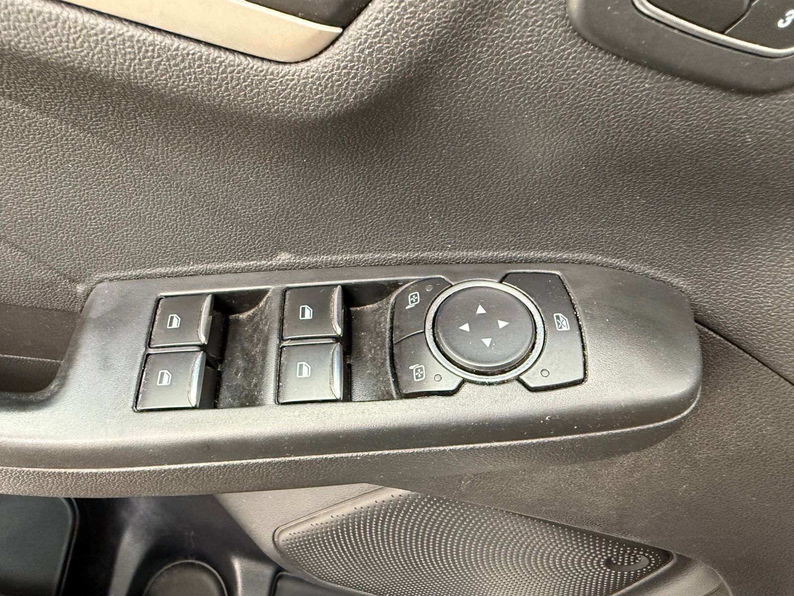 Used 2022 Ford Escape SEL w/ Technology Package FWD image 12