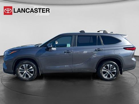 Used 2023 Toyota Highlander XLE image 4