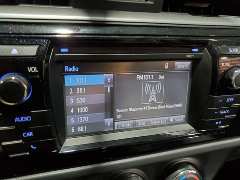 Used 2016 Toyota Corolla L FWD image 28