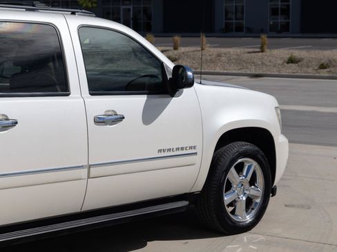 Used 2011 Chevrolet Avalanche LTZ AWD/4WD image 11