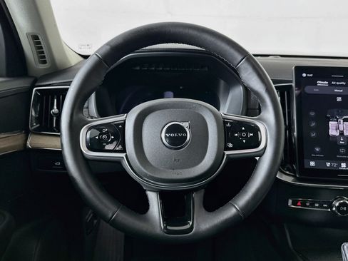 Used 2025 Volvo XC90 B5 Plus AWD/4WD image 18