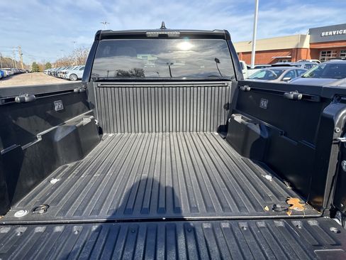 Used 2025 Toyota Tacoma SR image 15