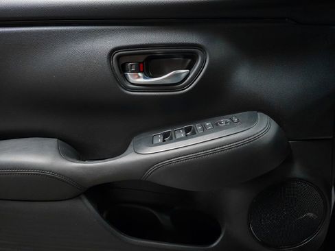 Used 2025 Honda HR-V LX image 17