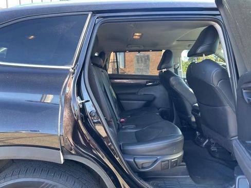 Used 2022 Toyota Highlander Limited AWD/4WD image 23