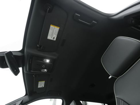 Used 2025 Chevrolet Suburban Premier image 23