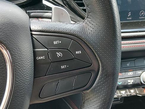 Used 2025 Dodge Durango GT RWD image 17