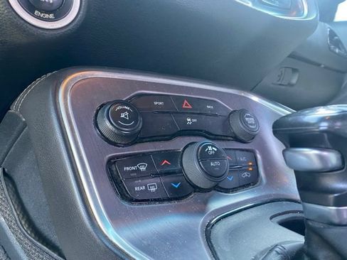 Used 2015 Dodge Challenger SXT RWD image 17
