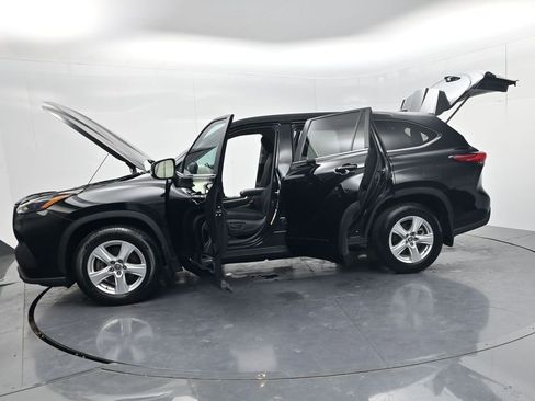Used 2023 Toyota Highlander L FWD image 64