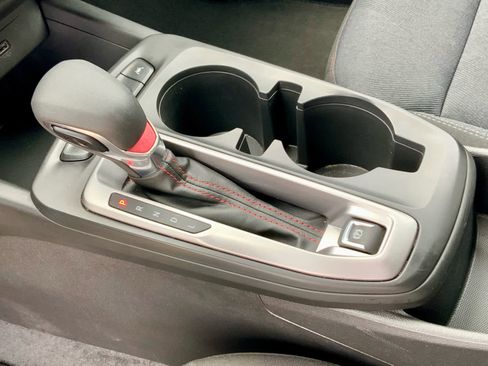 Used 2025 Chevrolet Trax RS image 36