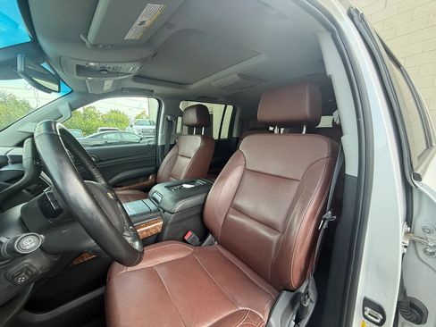 Used 2019 Chevrolet Suburban Premier w/ Premier Plus Edition AWD/4WD image 15
