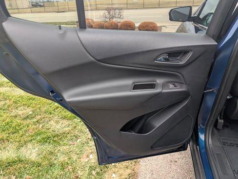 Used 2020 Chevrolet Equinox LT w/ Driver Convenience Package image 12