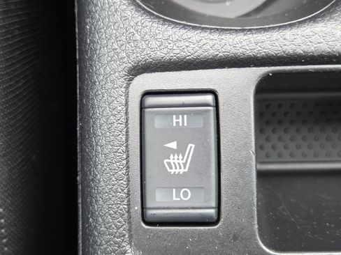 Used 2022 Nissan Rogue Sport SL w/ Premium Package FWD image 6