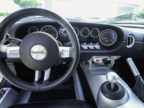Used 2005 Ford GT RWD image 30