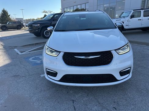 New 2026 Chrysler Pacifica Pinnacle w/ Trailer Tow Group image 9