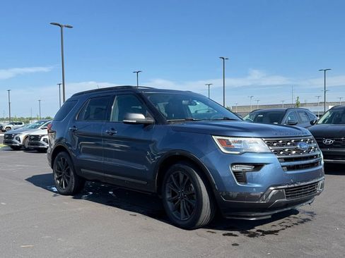 Used 2019 Ford Explorer XLT w/ Equipment Group 202A FWD image 3