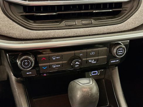 Used 2022 Jeep Compass Latitude image 23