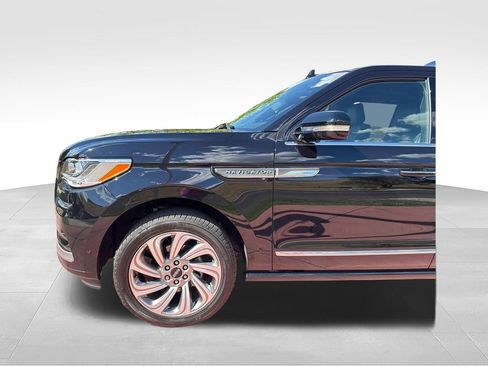 Certified 2024 Lincoln Navigator Premiere AWD/4WD image 37