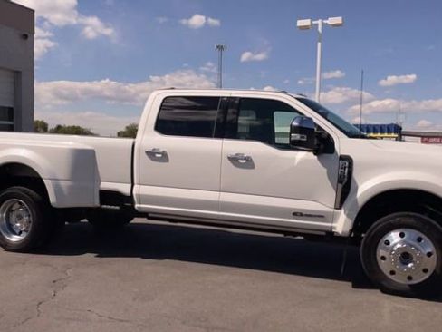 Used 2023 Ford F450 Platinum w/ FX4 Off-Road Package AWD/4WD image 3