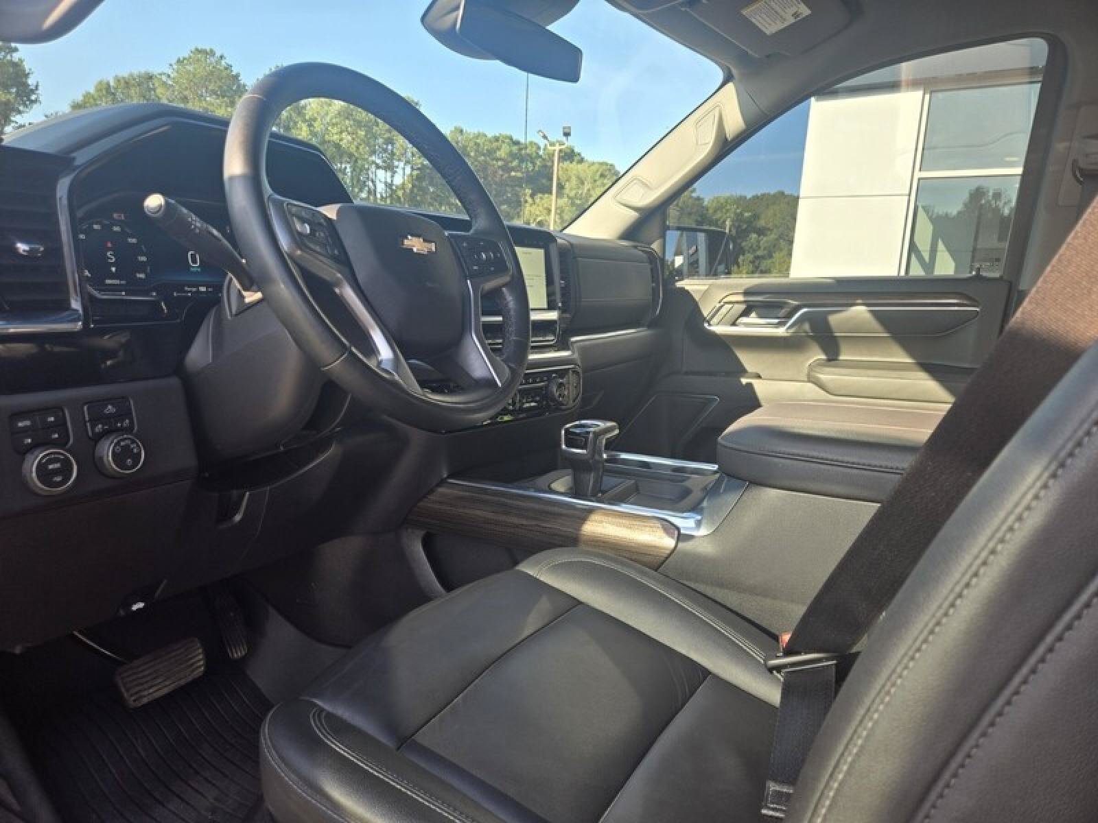 Used 2025 Chevrolet Silverado 1500 LT w/ Z71 Off-Road Package AWD/4WD image 17