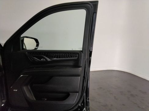 Used 2023 GMC Yukon XL Denali image 43