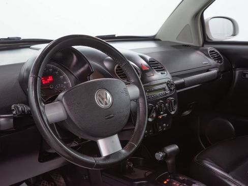Used 2010 Volkswagen Beetle Coupe FWD image 19