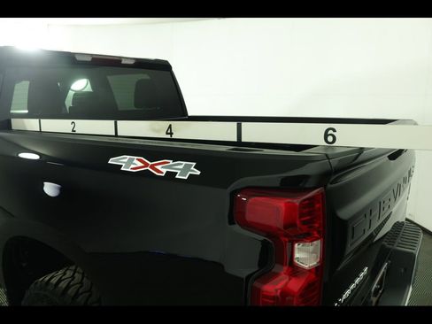 Used 2023 Chevrolet Silverado 1500 LT image 13