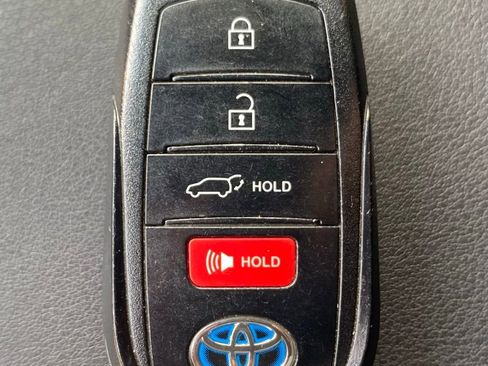 Used 2021 Toyota Venza Limited w/ Advanced Technology Package image 35