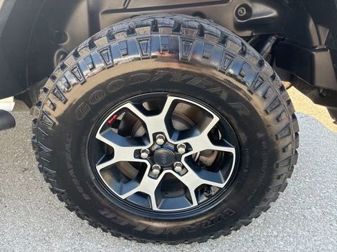 Used 2018 Jeep Wrangler Unlimited Rubicon AWD/4WD image 15