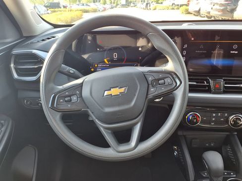 Used 2025 Chevrolet TrailBlazer LT FWD image 24